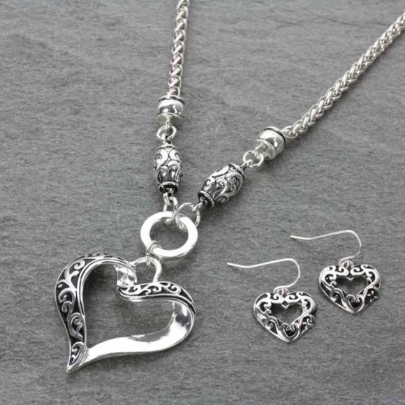 Jewelry - Fashion Heart Necklace & Earrings Set